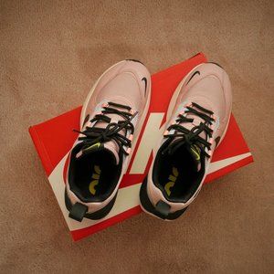 Nike Air Max Verona sneakers in plum chalk / black-ghost (Women's 6.5)